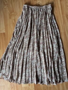 Wishlist Floral Pleated Midi Skirt - Beige with Pink and White Flowers